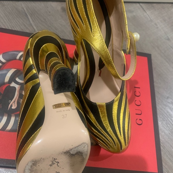 Gucci gold,black,pearl heels.Super edgy and sexy..Size 37, only worn twice. - Picture 4 of 5
